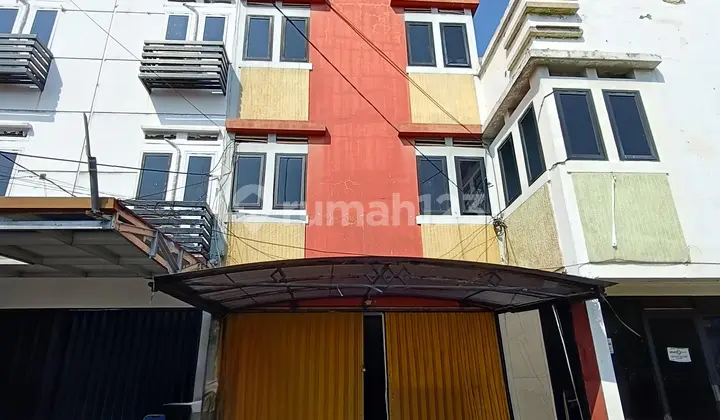 Strategic 3.5 Story Shop House in Soekarno Hatta Area
