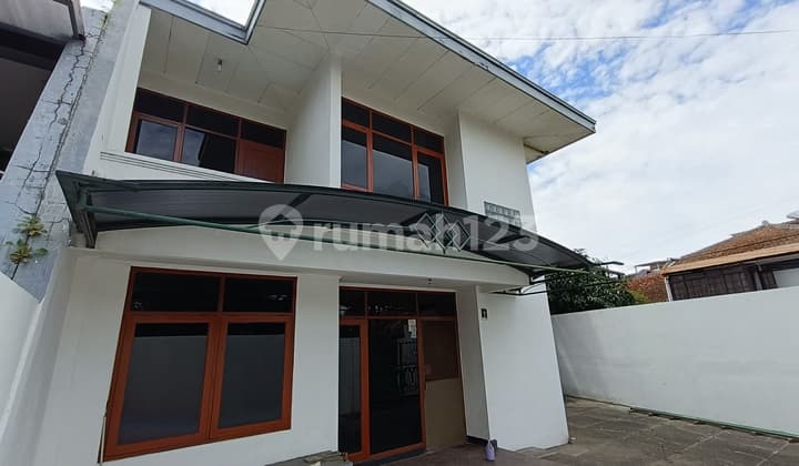 Sewa/ Jual Rumah Bagus Terenovasi Sayap Dadali/ Rajawali