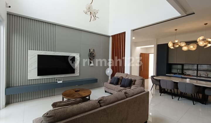 Rumah Mewah Minimalis Full Furnished Sayap Dago