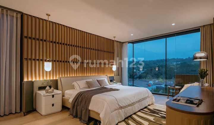 Elegant Minimalist Luxury House Near Jangli Golf Course, Close to Akpol / Jatingaleh, Semarang
