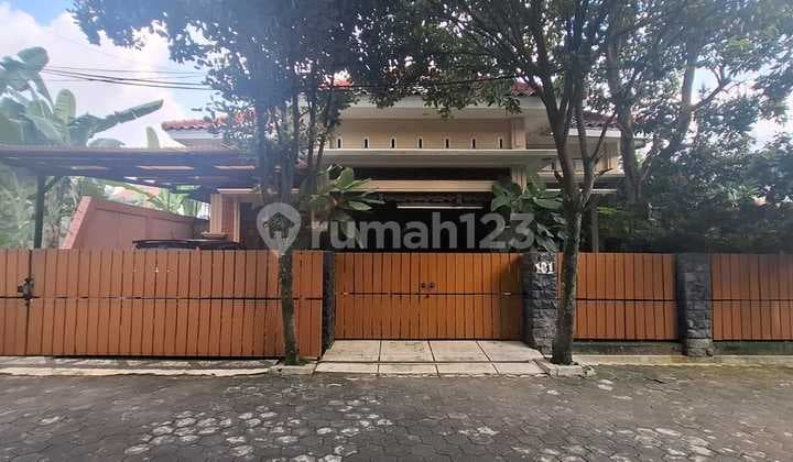 Dijual Rumah Estetik Gebyok Kayu Jati di Jangli Semarang