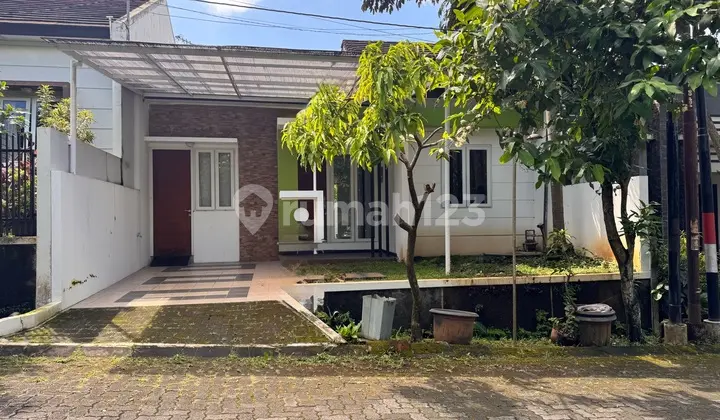 Quiet comfortable house in Banyumanik Semarang