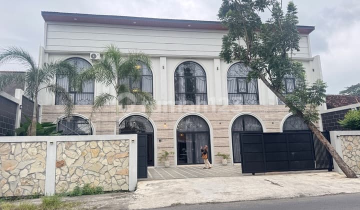 Rumah Mewah Berudara Sejuk di Manyaran Sadeng Semarang