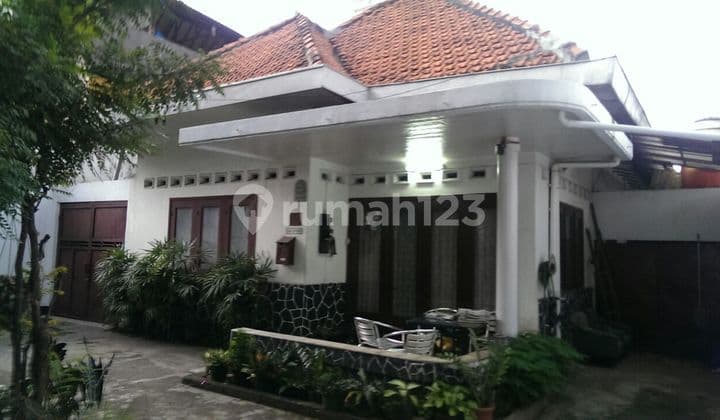 Rumah Butuh Minim Renovasi Semi Furnished SHM Bendungan Hilir, Jakarta Pusat