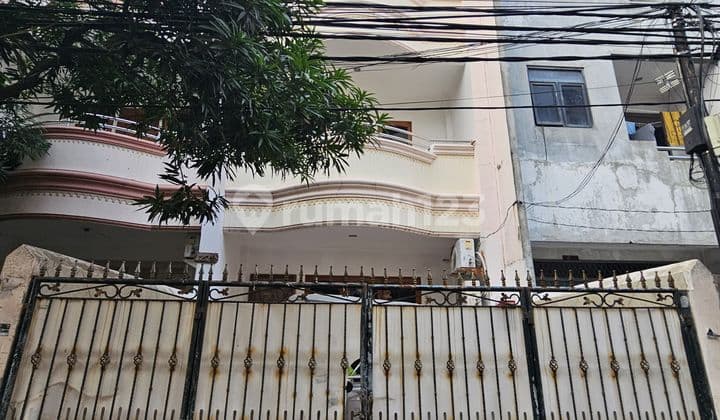 Good House Furnished SHM Tamansari, West Jakarta (SHM & HGB)