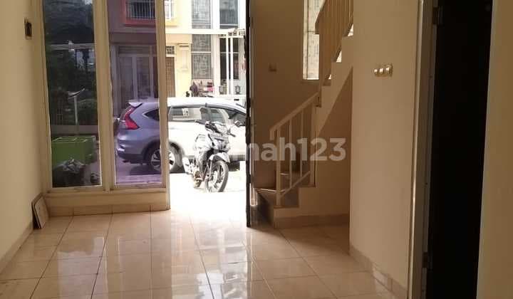 Rumah Hoek Pasadena Disewakan Murah