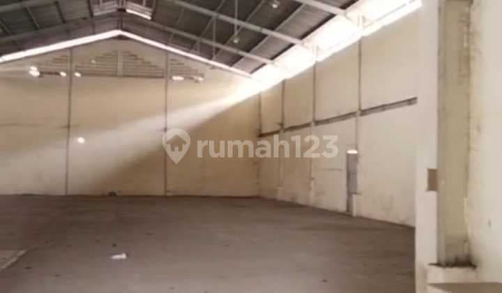 Gudang Jalan Raya Prancis Disewakan Murah