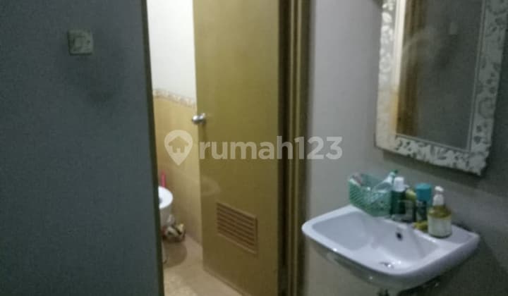 Tanjung Duren 2.5-story House, Affordable