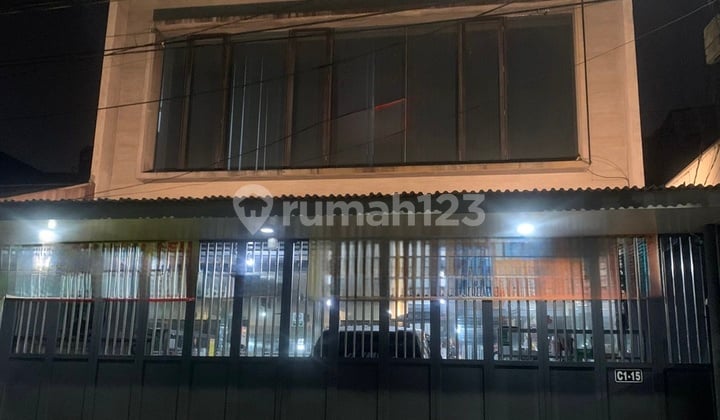 Rumah Cantik Cocok Utk Usaha Posisi.dipinggir Jalan Taman Surya. Jakarta Barat. Harga Teman