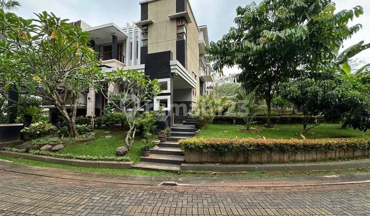 Jual Rumah Mewah 3 Lantai Di The Green Bsd