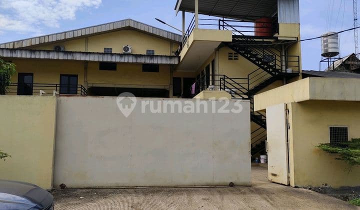 Gudang Plus Mess Karyawan di Pasar Kemis Tangerang