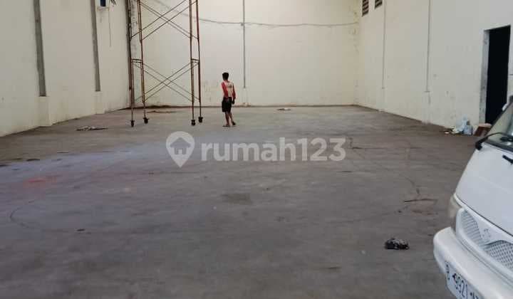 Warehouse Rental Plus Employee Mess in Alam Sutera Tangerang