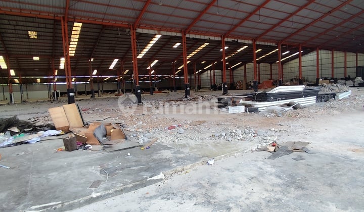 Large Warehouse Ready to Use Suitable for Various Businesses