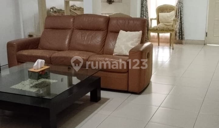 Rumah Kota Wisata Murah Rapih Minimalis Bagus LT 144 LB 200 Nego