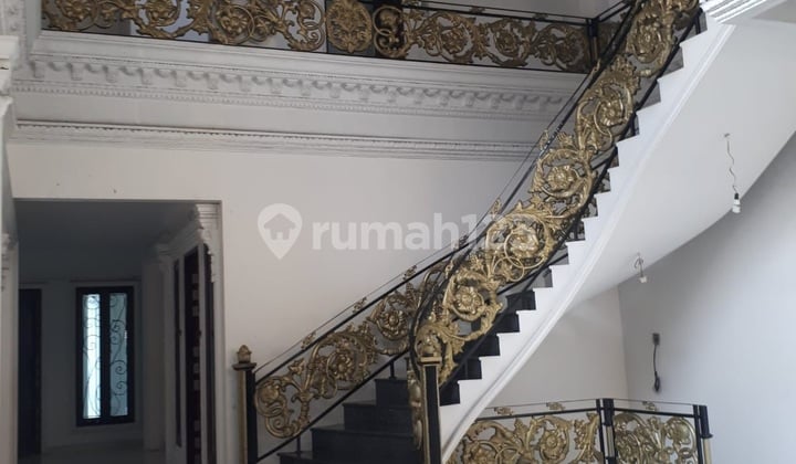 Rumah Siap Huni Megah Ada Kolam Renang lt 702 di Jl.kramat Jakpus