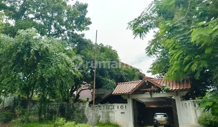 Dijual rumah mewah bergaya vintage di jalan telaga bodas raya