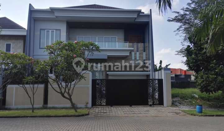 Dijual Rumah Mewah Dua Lantai di Boulevard Graha Padma