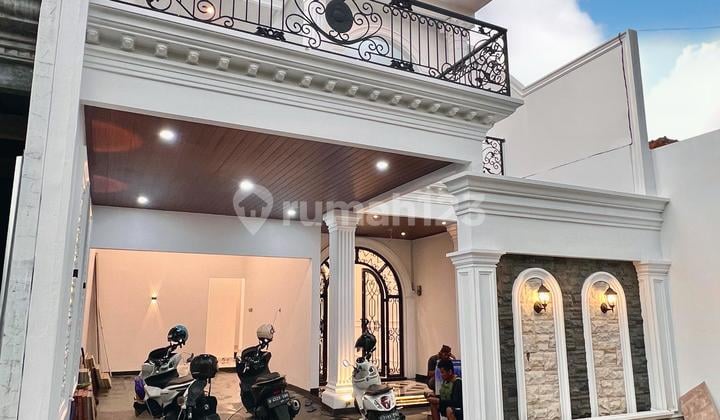 Modern Classic House With Spacious Rooftop