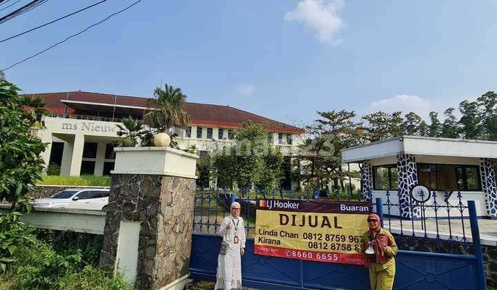Gedung Sekolah Di Dekat Pintu Toll Cikarang