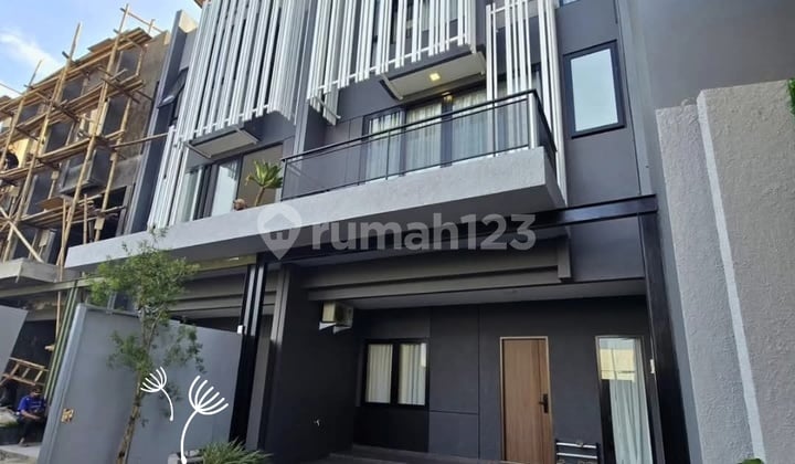 Exclusive Town House by Jagakarsa Roadside