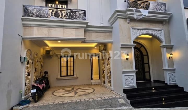 Rumah American Classic 3 Lantai Jagakarsa Jaksel