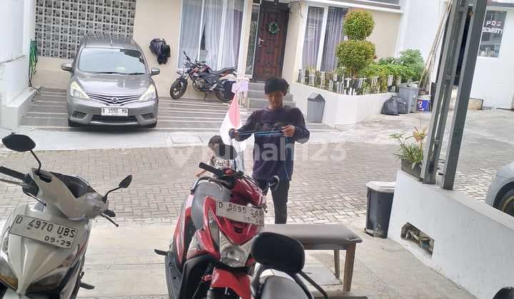 2-Story House Ready to Occupied, Position Not Far From Main Road in Sariwangi