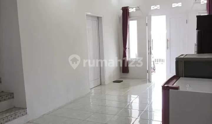 Rumah Bagus 3 Lantai di Komplek Matahari Residence