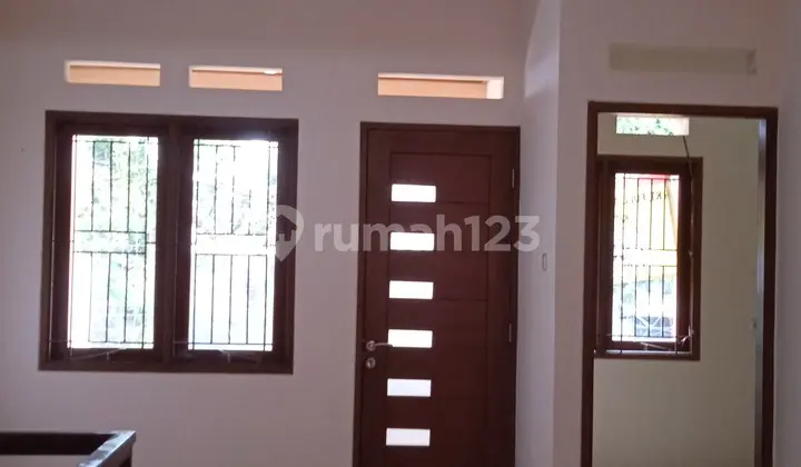 Ready-to-Live House 4 Bedrooms with 4 ACs & Water Heater in Sarijadi Area Near Setra Duta