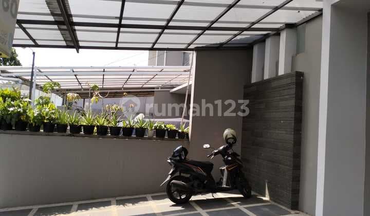 Rumah 2 Lantai Baru SHM di Sayap Setra Duta, Bandung