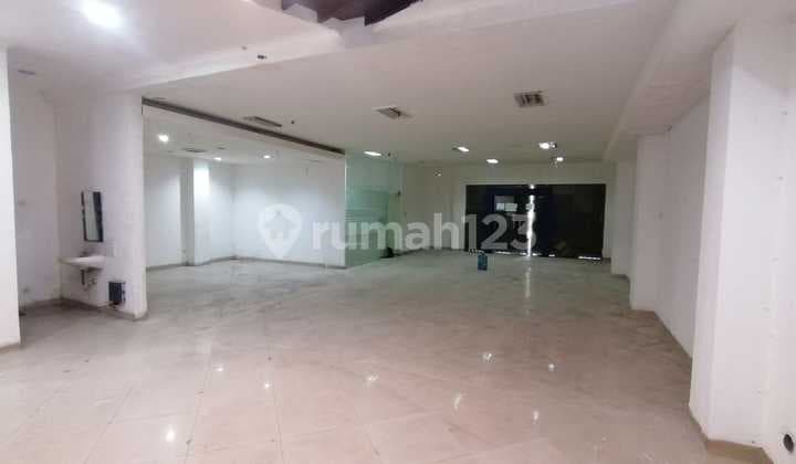 Gedung Mewah 3 Lantai Strategis Cocok Utk Kantor, Bank,dll Carport Luas Di Soekarno Hatta