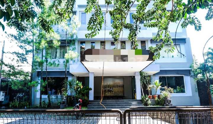 Gedung 4 Lantai Bagus Siap Pakai 2000 M² Parkir Luas di Sayap Sukajadi