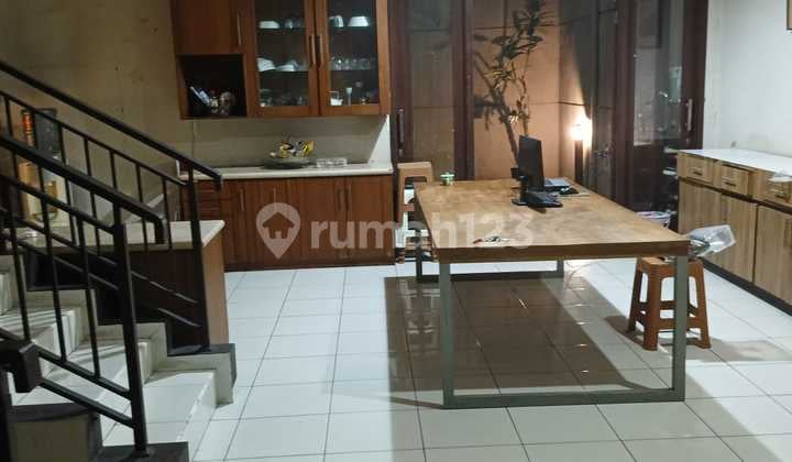Rumah Bagus Full Furnished 2 Lantai Taman Depan Belakang Di Gunung Batu