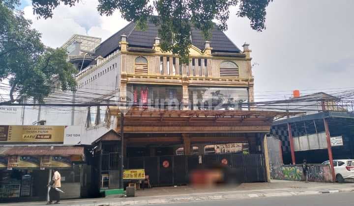 Luxury 4-Story Building in the City Center, Highly Strategic Location on Main Road, Two-Way Street