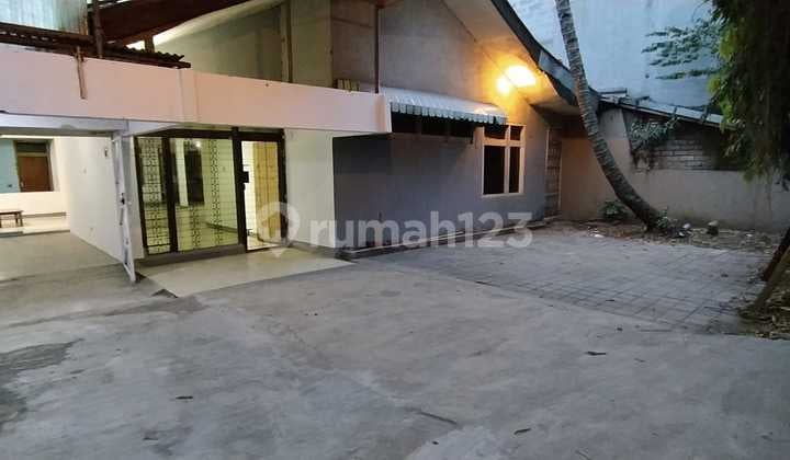 Rumah Kantor Strategis Utk Usaha Carport Luas di Holis