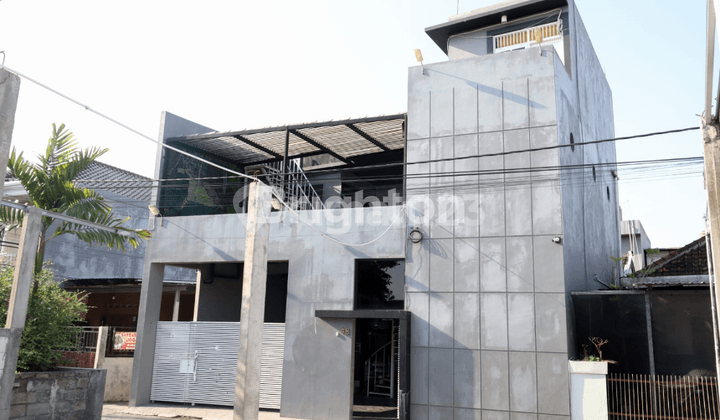 Rumah Konsep Indusrtial 2 Lantai dalam Ring Road Yogyakarta