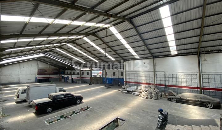 Ruko Besar Dekat Pakuwon Mall Dan Ring Road Utara