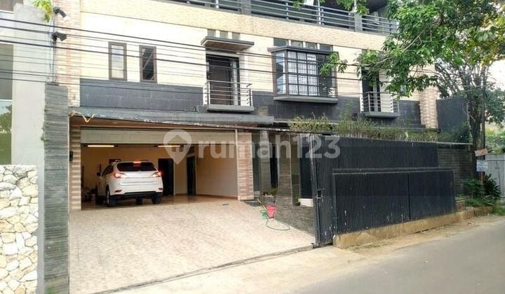 Rumah FullyFurnished Bangunan 3 Lantai, dalam komplek Elit Setrasari