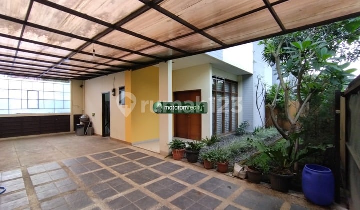 Disewakan Rumah Semi Furnished Dalam Komplek Cipaku