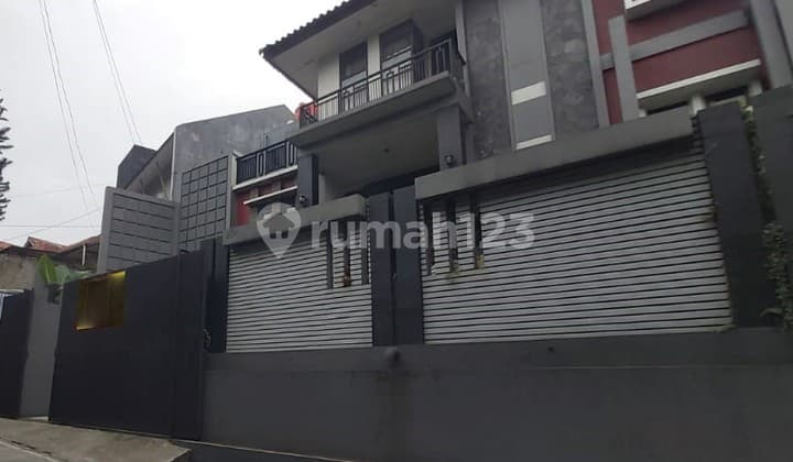 Rumah Lokasi Strategis Dengan Udara Sejuk, Mainroad Cigadung