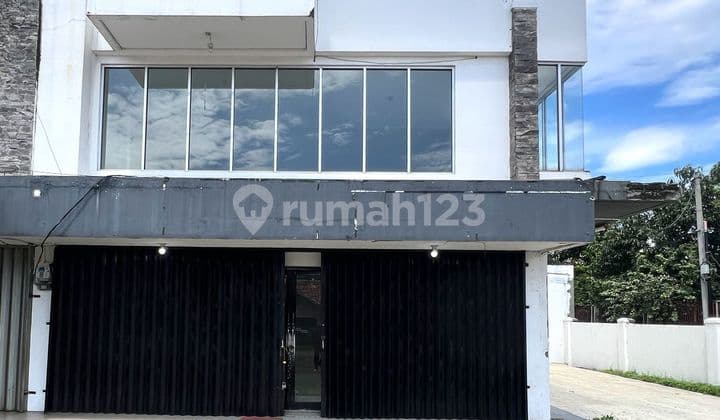 Disewa Ruko bangunan 3 lantai+ Rooftop, sangat cocok untuk kantor