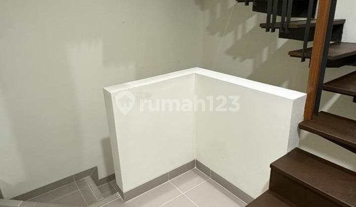 RUMAH CANTIK PREMIUM ATTIC 1 @ Cluster Leonora Summarecon Serpong (RIB)