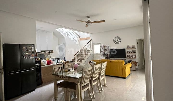 Bisa KPR, Rumah, 2 Lantai, SHM, Bebas Banjir