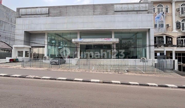 Dijual Ex Showroom Luas 2.050 di Radio Dalam, Jakarta Selatan