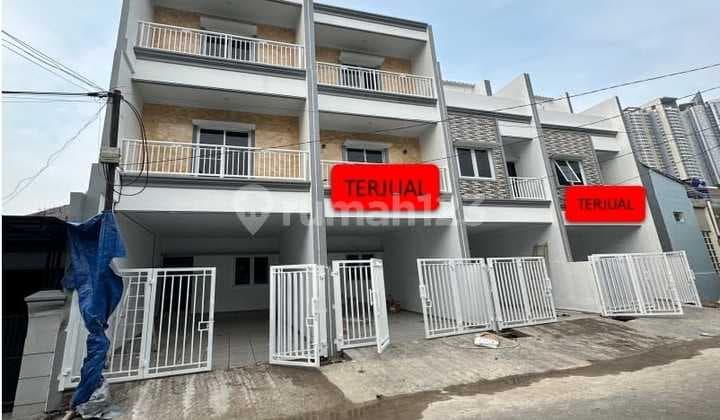 Dijual Rumah Baru di Komplek Tanjung Duren, Jakbar