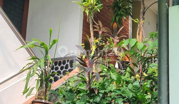 Rumah 2 lantai Butuh Renovasi SHM Pondok Indah