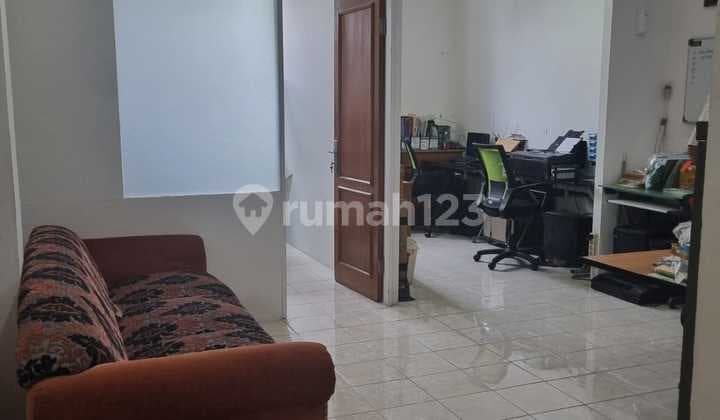 Ruko Siap Pakai Dipinggir Jalan di Jakarta Selatan