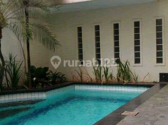 Dijual Rumah di Kemang Barat Jakarta Selatan