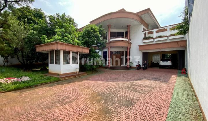 FRANS CEN- Rumah Dijual di Arjuna Utara Dekat dengan Kampus Esa Unggul dan Mall Taman Anggrek - HITUNG TANAH, BANGUNAN BONUS Lt.1572m2 (25x62)