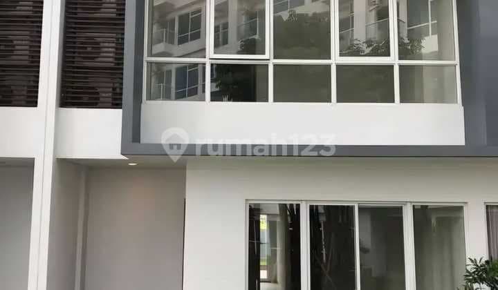 FRANS CEN-Disewakan Rumah di Puri Mansion.bagus.jarang ada. Puri Mansion Town House Luas tanah: 142m2