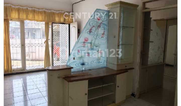 Taman Marina, Dekat dengan Sekolah Binus.